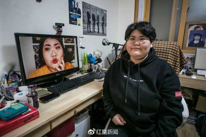 韩国21岁网红直播卸妆，收到死亡威胁后不敢出门