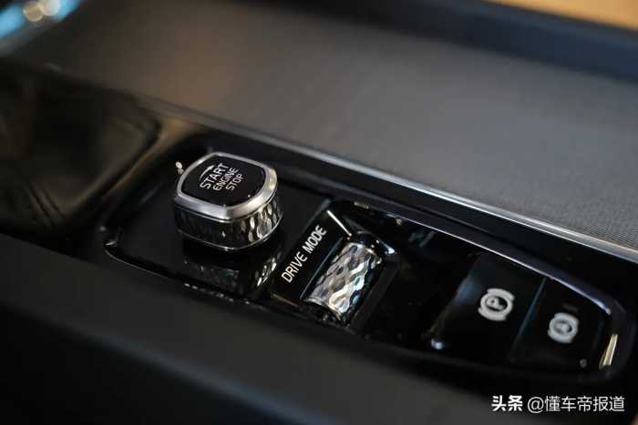 国产全新沃尔沃S60正式发布，设计大更新，全系提供2.0T 8AT