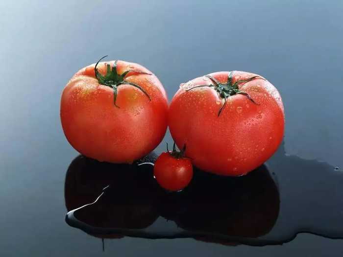 每天吃1个西红柿，除了保护前列腺，坚持下去还有哪些好处？
