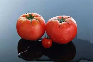 每天吃1个西红柿，除了保护前列腺，坚持下去还有哪些好处？